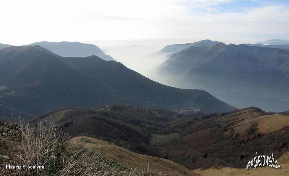 19 Quel ramo del Lago di Como....Sotto le nebbie..JPG